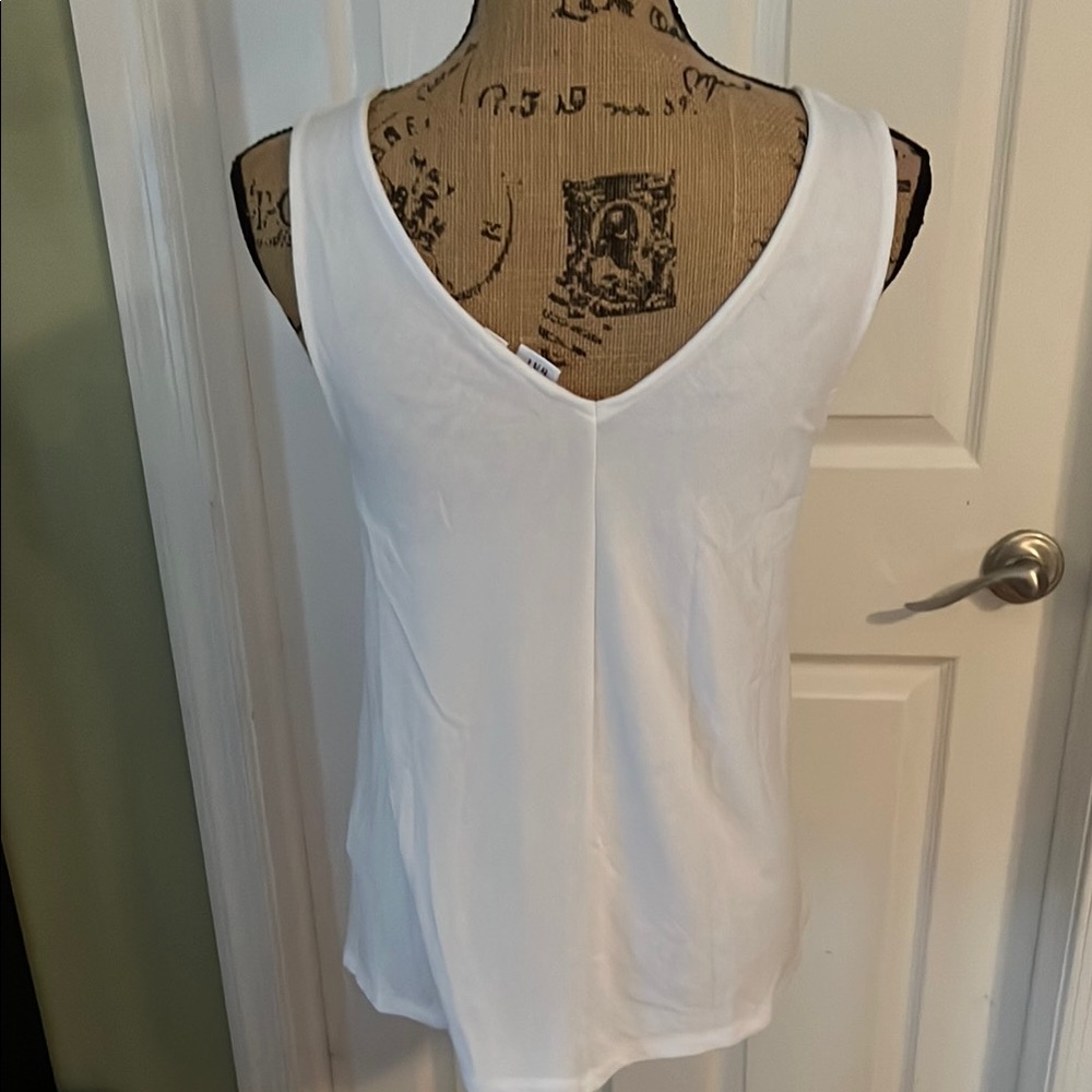 GAP White Relaxed V-neck Tank Top - Picture 5 of 6